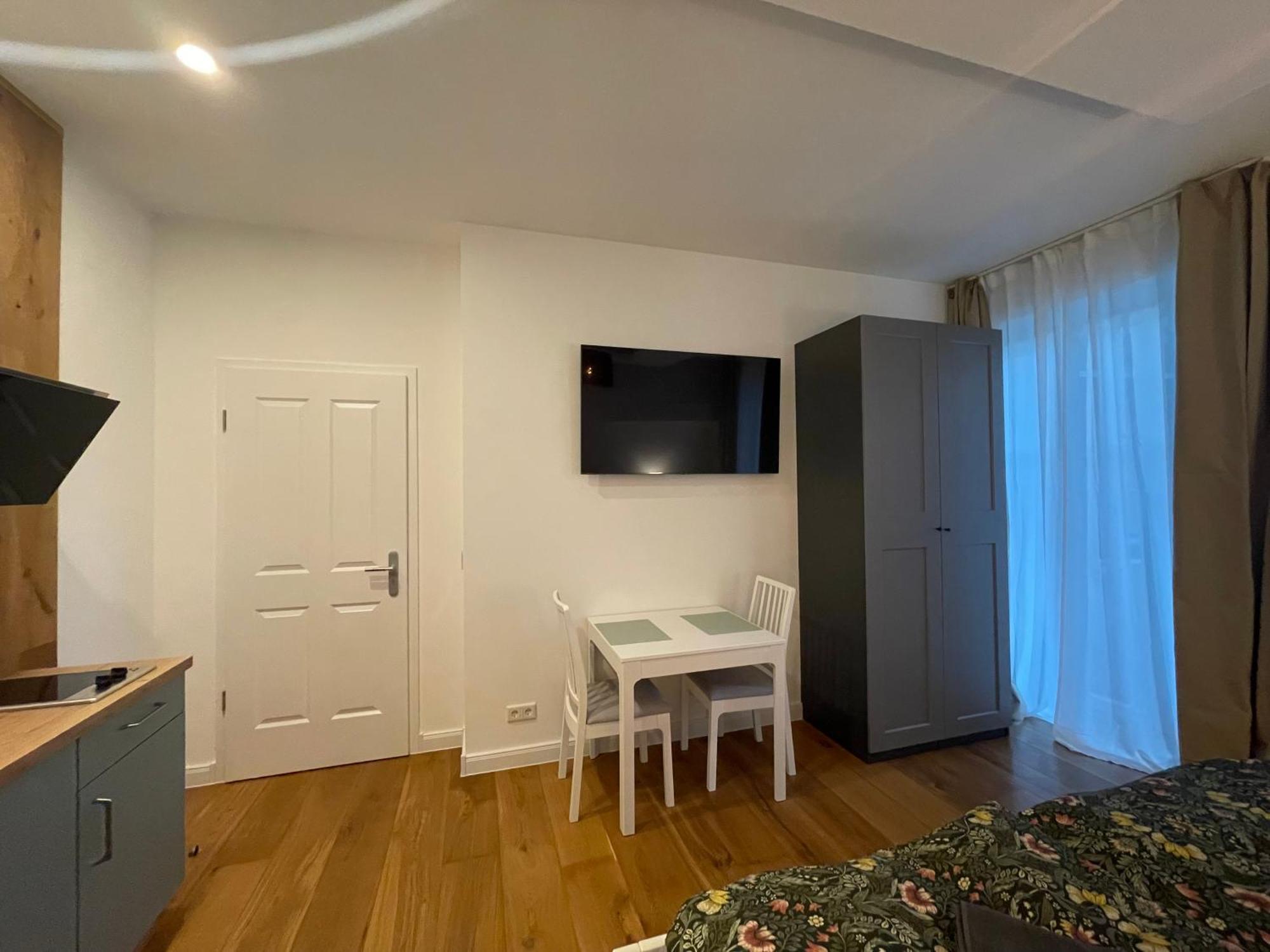 Boutique Hotel Pension Luisengruen Kueche 1Gbs Wlan Netflix Disney Magentatv Chemnitz Eksteriør billede