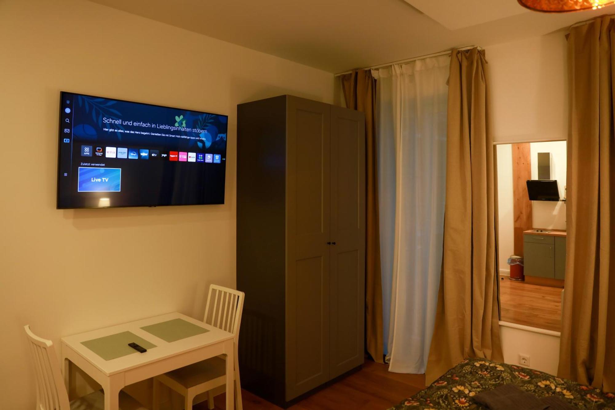 Boutique Hotel Pension Luisengruen Kueche 1Gbs Wlan Netflix Disney Magentatv Chemnitz Eksteriør billede