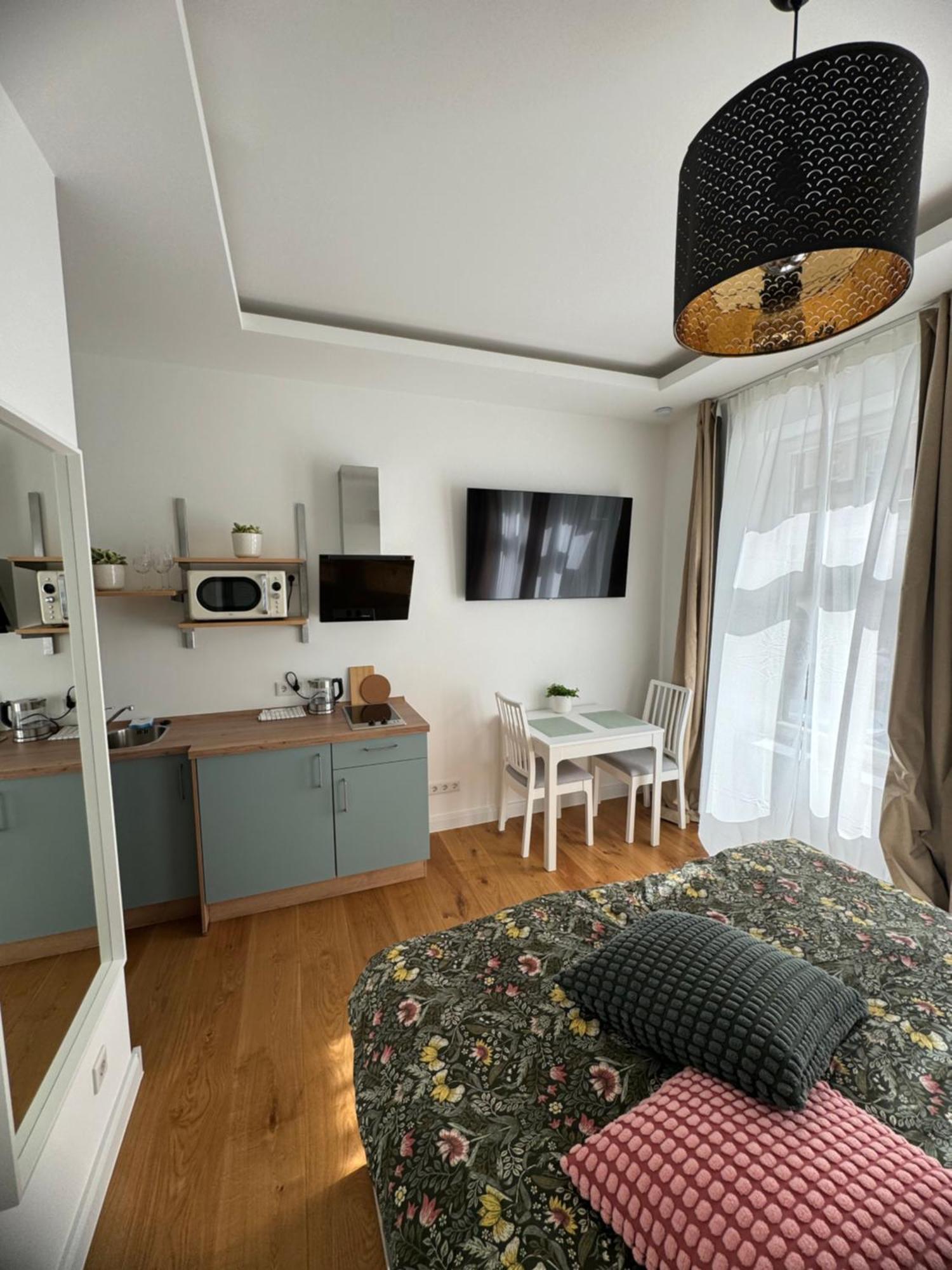 Boutique Hotel Pension Luisengruen Kueche 1Gbs Wlan Netflix Disney Magentatv Chemnitz Eksteriør billede